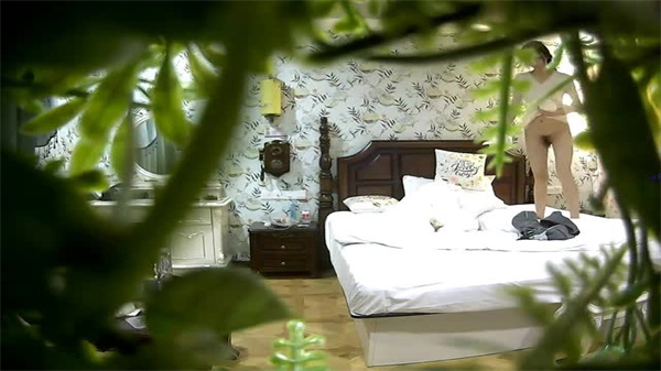 连锁酒店内部偷拍流出！情侣开房激情啪啪真实记录